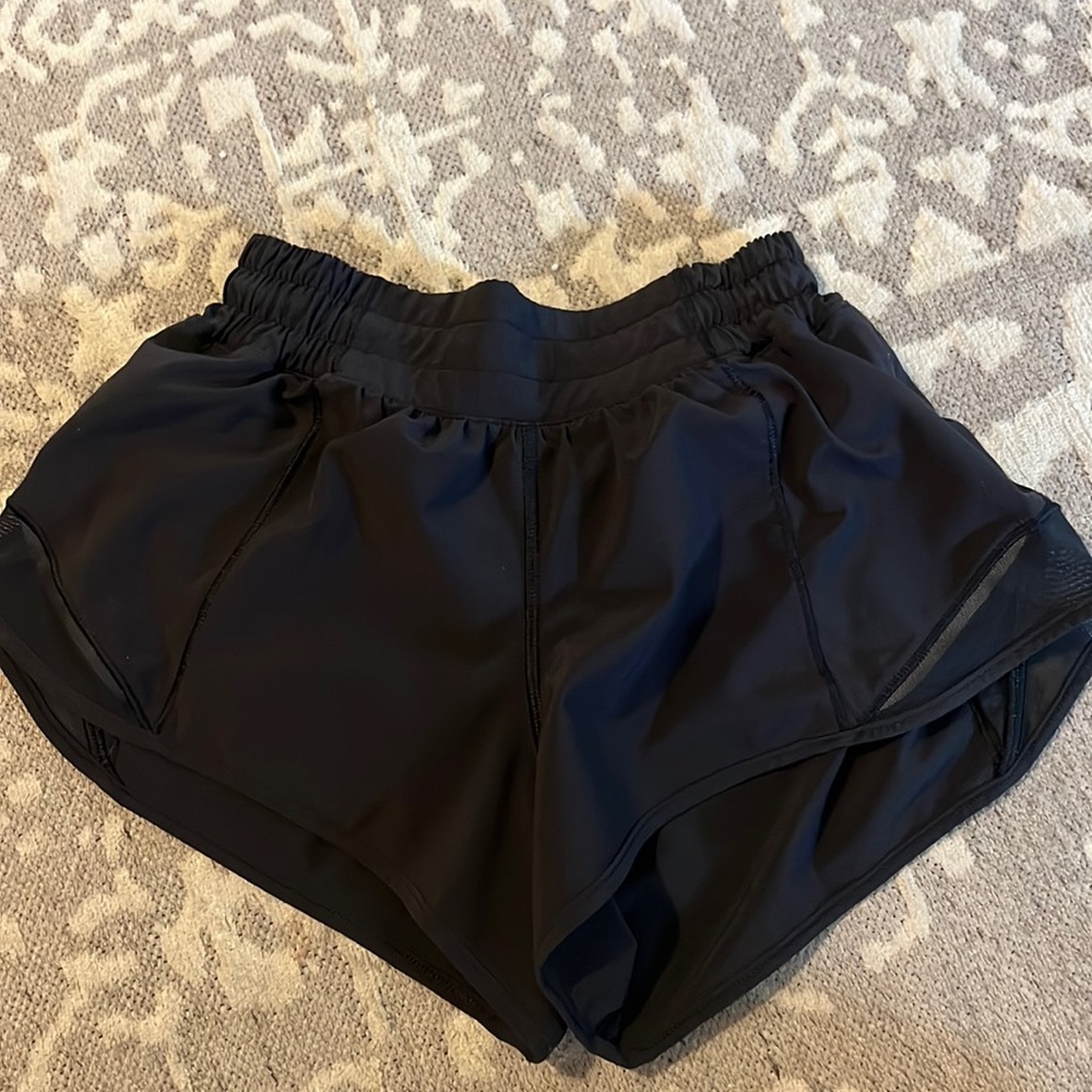 Lululemon Black 2.5” Hotty Hot Short